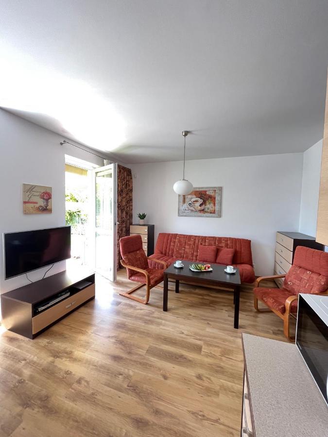 Apartament Z Garazem I Ogrodem Kolobrzeg Exterior photo